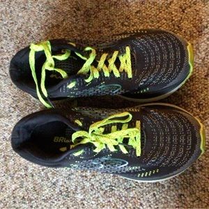 Brooks training shoes size 8.5